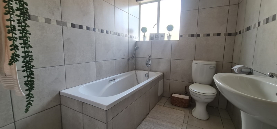 To Let 3 Bedroom Property for Rent in Waterkloof Hill Estate North West